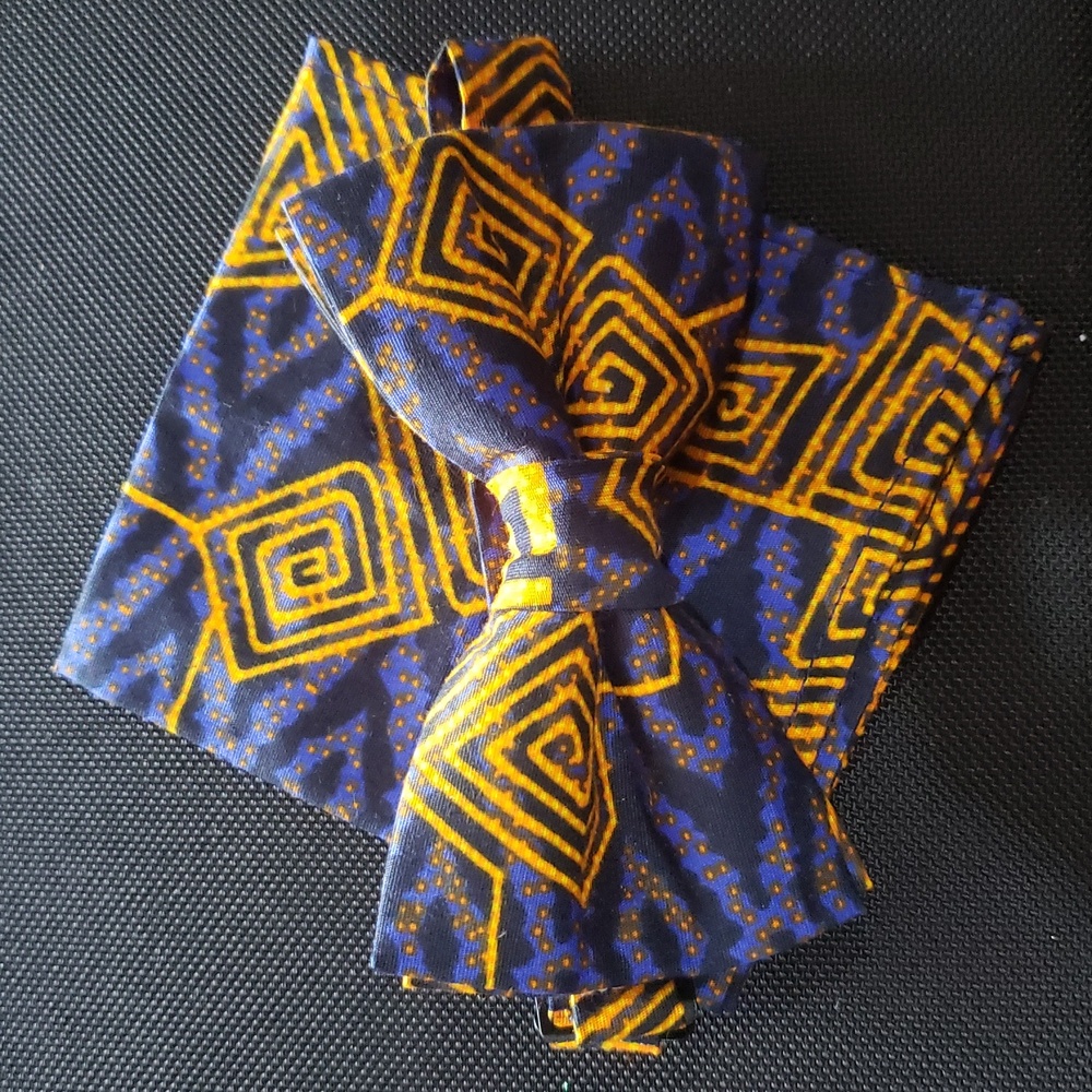 Elegant Blue and Gold Patterned Bow Tie